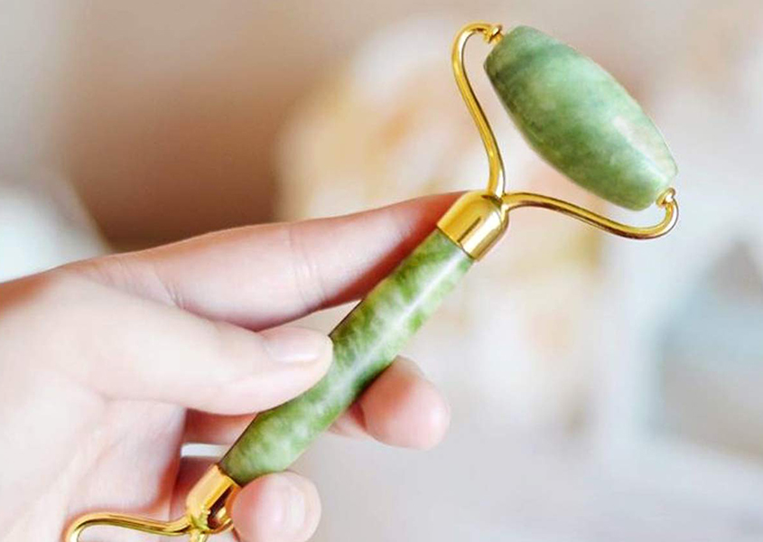 Jade Facial Roller-اداة مساج الوجه Jade Facial Roller-اداة مساج الوجه أدوات الجمال Jade Facial Roller-اداة مساج الوجه Jade Facial Roller-اداة مساج الوجه أدوات الجمال